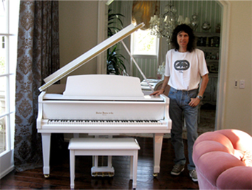 Baby Grand Piano 